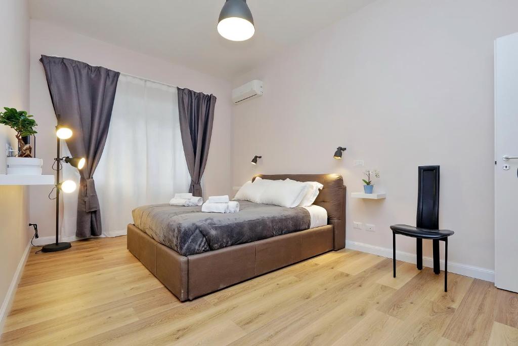 Double bedroom with wood flooring and window