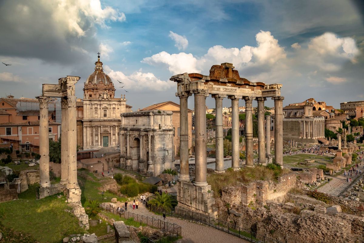 Panoramic view over the Roman Forum, with the columns of the Temple of Saturn and the Arch of Septimius Severus