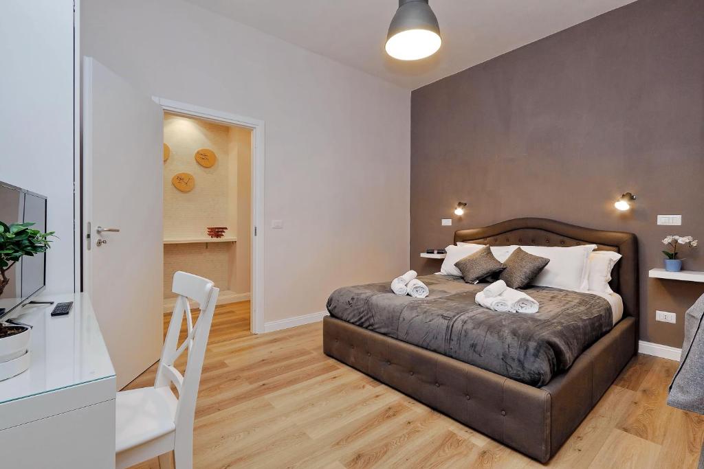 Bedroom with upholstered double bed and dark accent wall